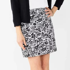 Women's Croft & Barrow® Easy Pull-On Skort -Outlet Croft & Barrow Store 3947868 Black Petals